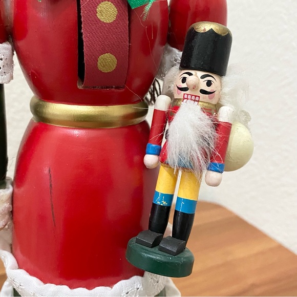 2007 Limited Edition Ballerina Nutcracker Holding Toy Soldier 14” Nutcracker - Picture 9 of 16